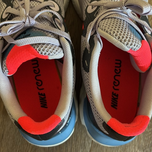 Nike Women’s Renew shoes. Size 11. - Picture 4 of 8